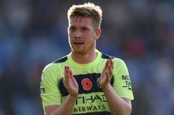 De Bruyne tỏa sáng giúp Man City dẫn đầu Premier League