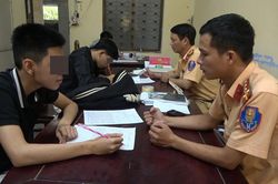Thừa Thiên Huế: Triệu tập nhóm thiếu niên điều khiển mô tô lạng lách, đánh võng đăng lên mạng xã hội