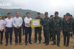 Động viên các đơn vị khắc phục sạt lở tại Nghĩa trang Hòa Sơn