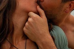 Mình không nói gì, khi mình nói chuyện tình