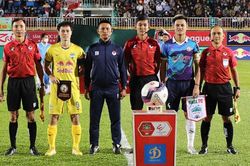 Trọng tài 'tặng' penalty cho HAGL bị treo còi đến hết mùa giải