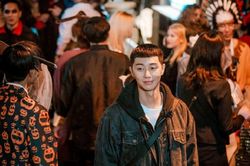 Cảnh đi chơi Halloween trong phim Itaewon Class của Park Seo Joon được dân mạng đào bới trở lại