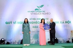 'Nữ tướng' say sưa làm từ thiện