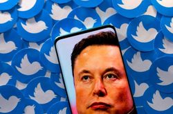 Tỷ phú Elon Musk xóa tweet về vụ tấn công chồng bà Pelosi