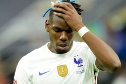 Cơn ác mộng với Pogba chưa kết thúc