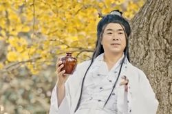 Giám đốc Trung Quốc tự đóng vai kiếm hiệp để quảng cáo du lịch