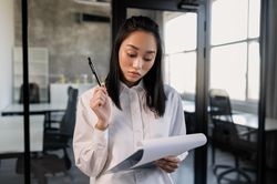 Khoe khoang khéo léo chốn văn phòng