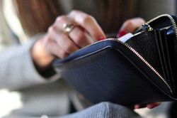 Chiêu 'trị' vợ suốt ngày đòi hỏi tiền bạc gây sốc của một ông chồng