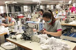 Đầu tư nhà máy, May Sông Hồng báo lãi giảm nhẹ sau 9 tháng