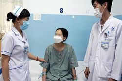 Hiếm gặp: Mang khối u 'khủng' như mang bầu, nữ du học sinh về nước để cấp cứu