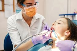 Cảnh báo vi khuẩn trong ống nước nha khoa sau khi trẻ nhiễm bệnh