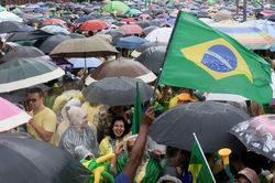 Người ủng hộ Tổng thống Brazil Bolsonaro kêu gọi quân đội can thiệp bầu cử