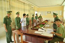 Bắt tạm giam 2 đối tượng vi phạm quy định về xuất, nhập cảnh