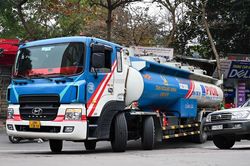 Hà Nội nới khung giờ cho xe téc chở xăng, dầu vào nội thành