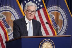 Vì sao ông Powell lại phát biểu cứng rắn ngược với thông điệp trong tuyên bố của Fed?