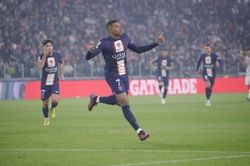 Thể thao Mbappe tỏa sáng nhưng PSG vẫn mất ngôi đầu