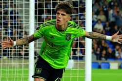 Tiền đạo Man United phá kỷ lục tồn tại 58 năm