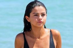Selena Gomez khó mang thai