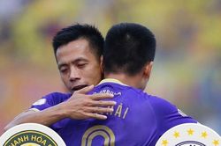 Việt Anh lại mắc sai lầm khiến Hà Nội FC đánh rơi chiến thắng