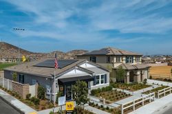 Cộng đồng dân cư sử dụng hoàn toàn năng lượng mặt trời và pin ra mắt ở California