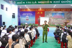 Tuyên truyền về phòng-chống ma túy và các tệ nạn xã hội cho học sinh Trường THPT Pleiku