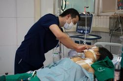 Ca sốt xuất huyết nặng dồn dập nhập viện, bác sĩ nêu dấu hiệu cần tới viện ngay