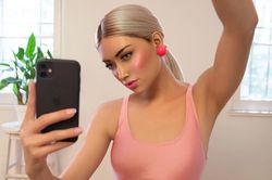 Gen Z chi nhiều tiền cho quần áo không có thật