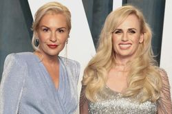 Minh tinh Rebel Wilson đính hôn với bạn gái
