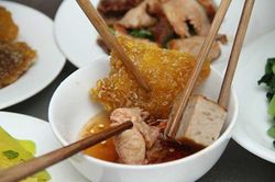5 thói quen ăn cơm nguy hiểm của người Việt 'rước' đủ thứ bệnh cho cả nhà