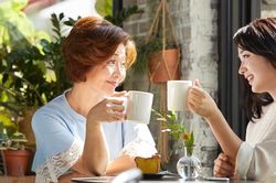 Con dâu ngỡ ngàng khi mẹ chồng đưa 20 triệu và bảo đi du lịch
