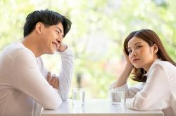 Chán nản khi biết lý do anh ấy chọn tôi làm vợ