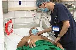 Bệnh nhân sốt xuất huyết nặng chiếm hơn một nửa số giường bệnh cấp cứu