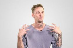 Ca sĩ Aaron Carter qua đời tại nhà riêng gây bàng hoàng