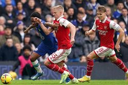 Thể thao Thắng nhẹ nhàng Chelsea, ngôi đầu lại về tay Pháo thủ