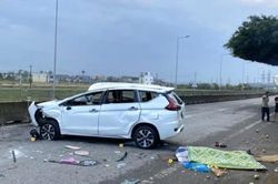 Xe ôtô tông dải phân cách trên QL1A, 2 người chết, 3 người bị thương