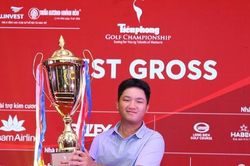 Chàng trai chỉ thích 'nói chuyện' trên sân golf