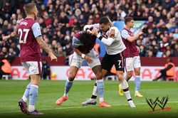 Ronaldo nổi đóa hạ đo ván cầu thủ đô con của Aston Villa