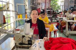 Bỏ việc công ty, về quê mở xưởng may giúp hàng chục chị em có việc làm