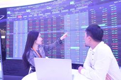 'Đãi cát tìm vàng' trong tháng 11