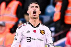 Gary Neville lại chê bai Ronaldo cùng đồng đội
