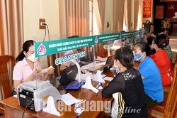 Đòn bẩy giúp hộ nghèo vươn lên