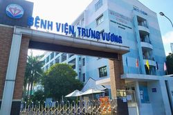 Bác sĩ TP.HCM: 'Nhân viên y tế không chết nhưng người bệnh lãnh đủ'