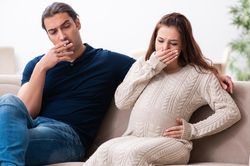 Bỏ thuốc lá để trọn vẹn làm cha