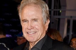 Tài tử Warren Beatty bị tố ép trẻ vị thành niên quan hệ tình dục