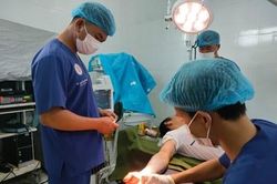 Bệnh xá đảo Song Tử Tây cấp cứu ngư dân Quảng Ngãi