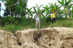 Bình Định: Người dân sống thấp thỏm do nguy cơ sạt lở bờ sông