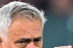 Mourinho tiết lộ một cầu thủ Roma đã phản bội đội bóng