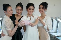 Thí sinh Hoa hậu Việt Nam 2022 hào hứng với buổi chụp hình được thực hiện rất chuyên nghiệp