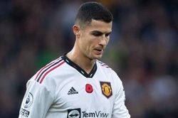 HLV Ten Hag nêu lý do gạch tên Ronaldo
