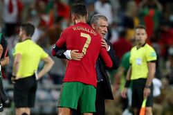 HLV Bồ Đào Nha ra tuyên bố đanh thép về Ronaldo